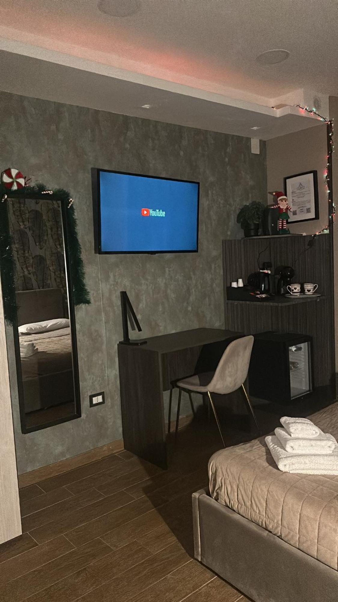 Chris Apartment *